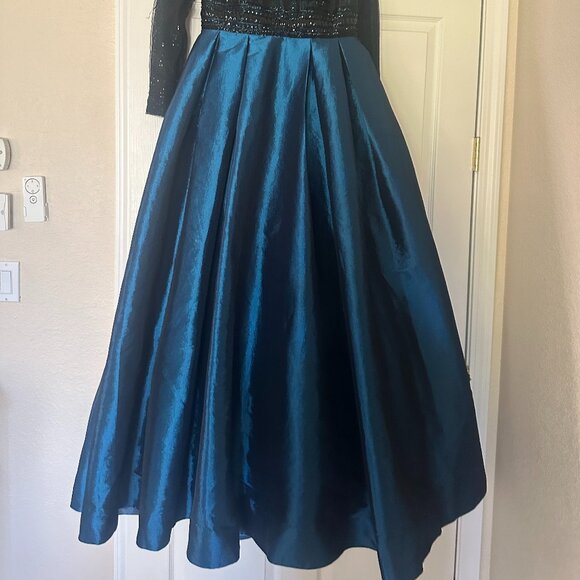 Mac Duggal ball gown size 12 - Picture 6 of 6